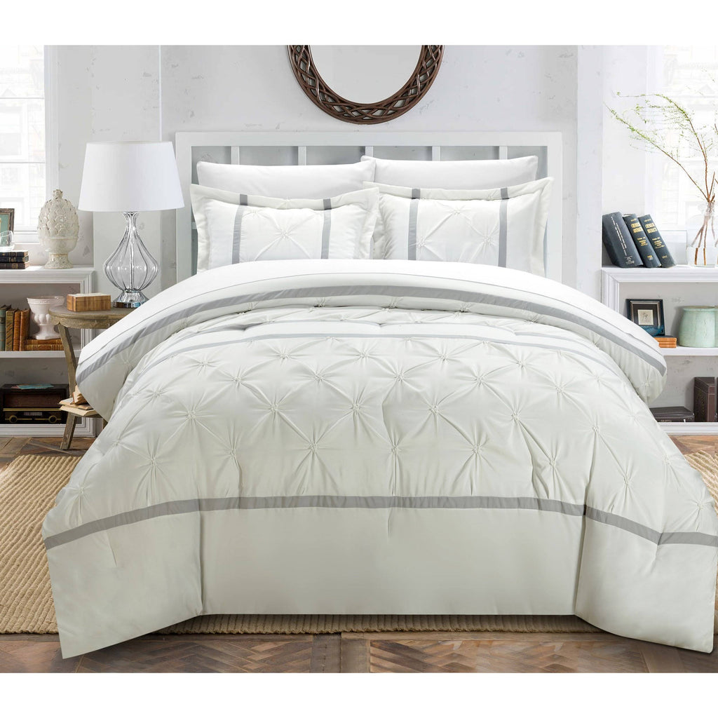 White Queen 3 Piece Pinch Pleat Duvet Cover Set C26038