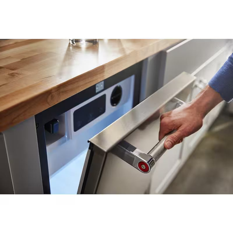 Built-In Ice Maker in PrintShield Stainless Steel I3765