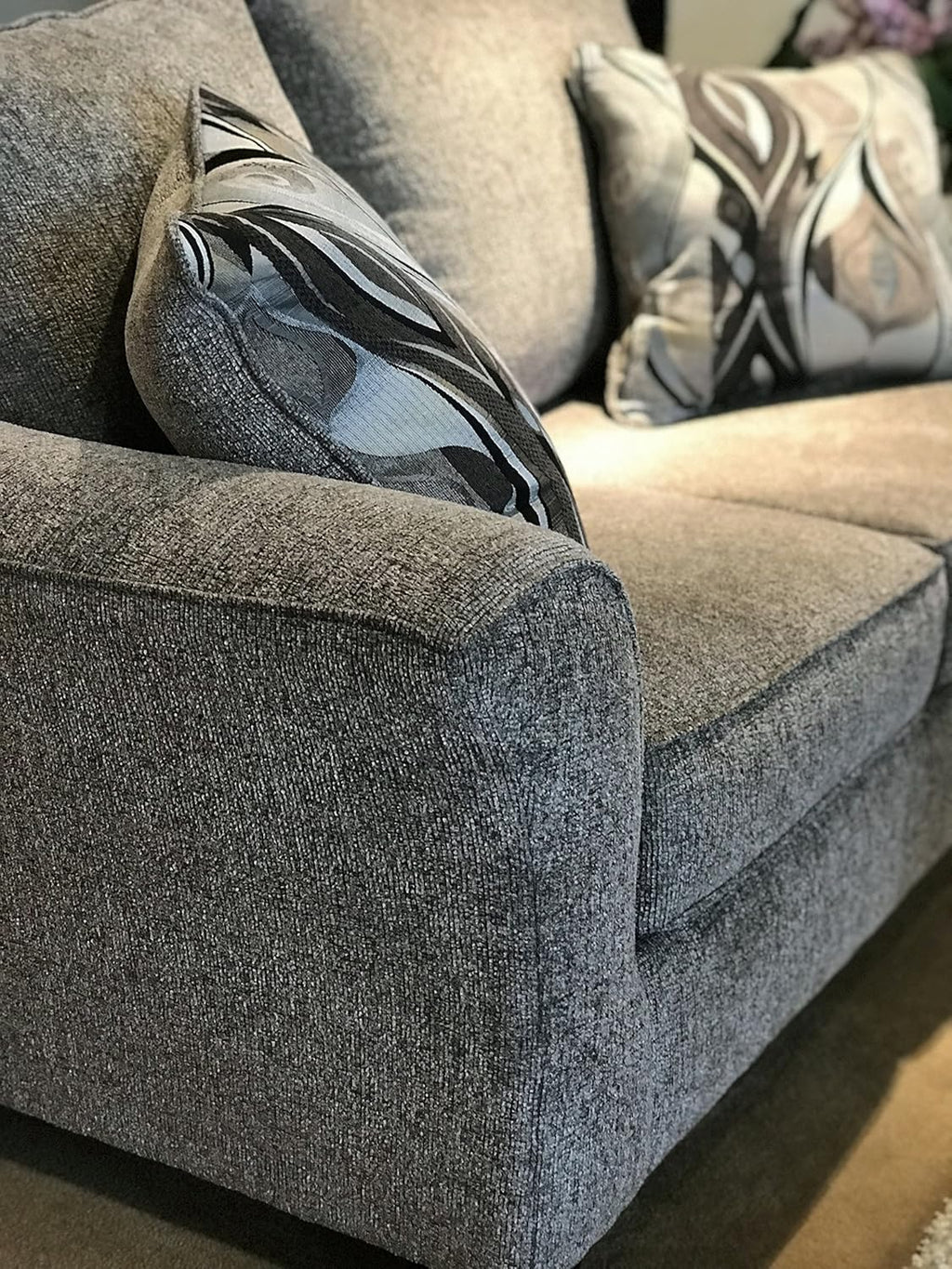 Pillowback Loveseat G628365