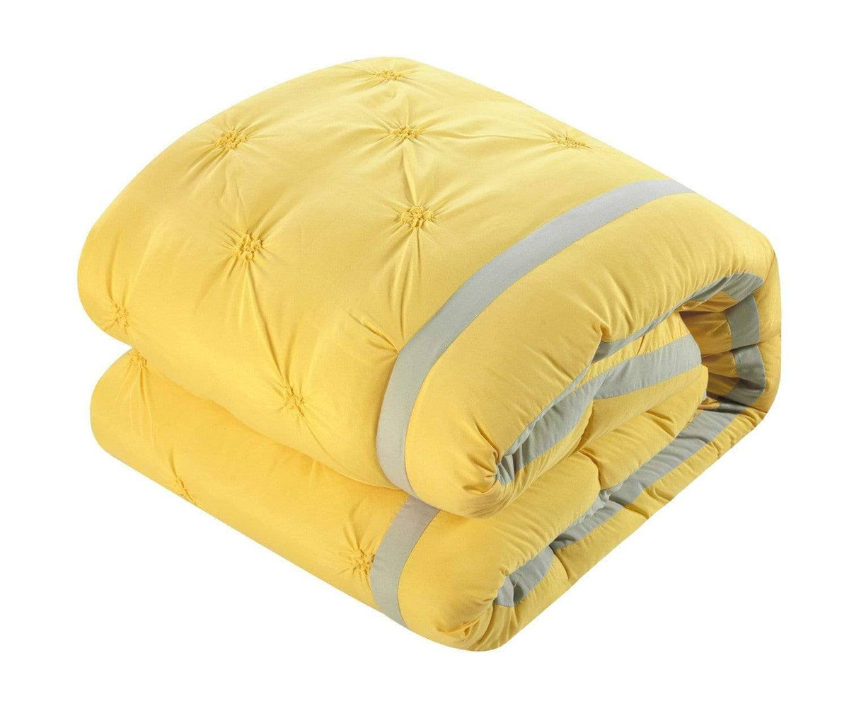 White Queen 3 Piece Pinch Pleat Duvet Cover Set C26038