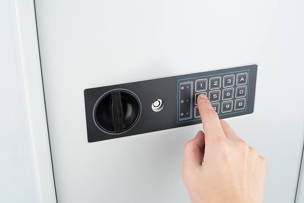180 Key Digital Wall Safe Y966880