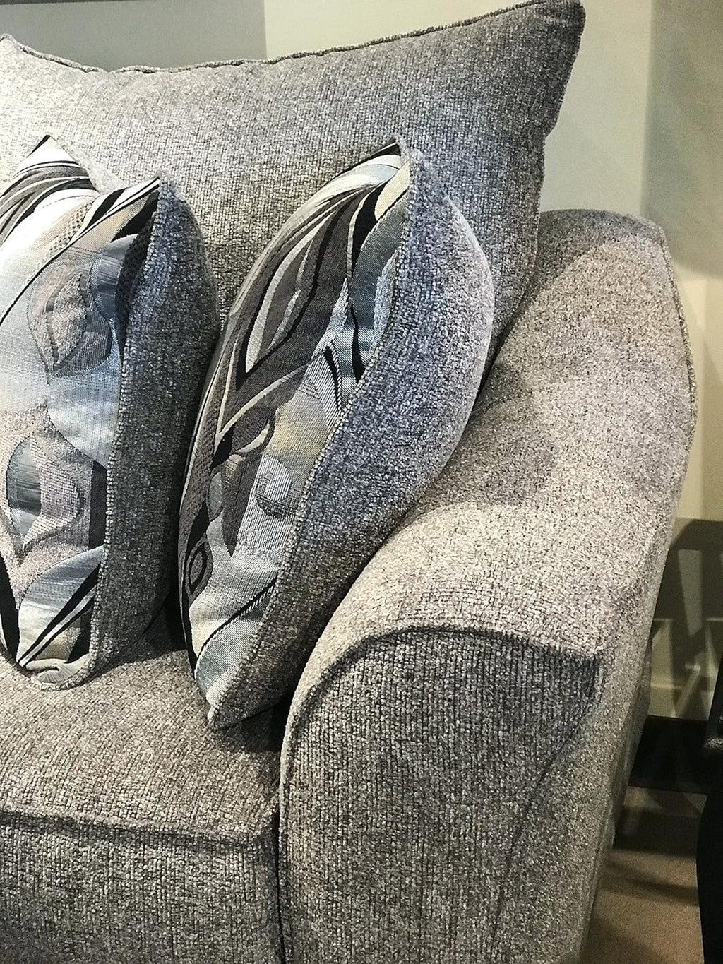 Pillowback Loveseat G628365