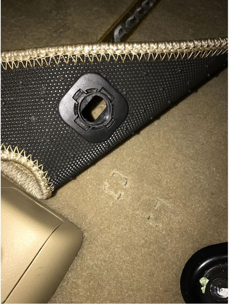 2 Car Mat Carpet Hold Down Retaining Clip Floor Grips Holder M95208
