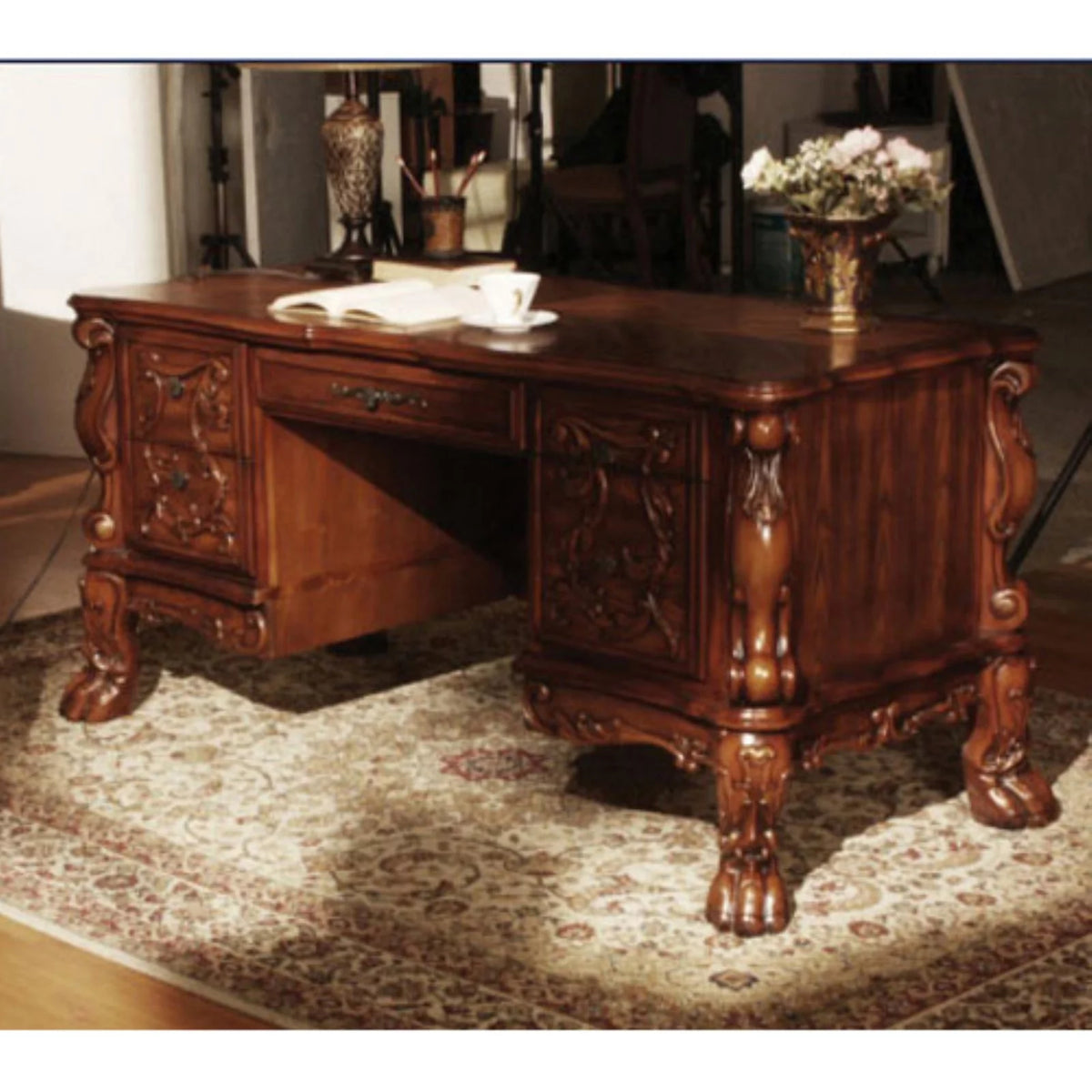 Executive Desk Q337180