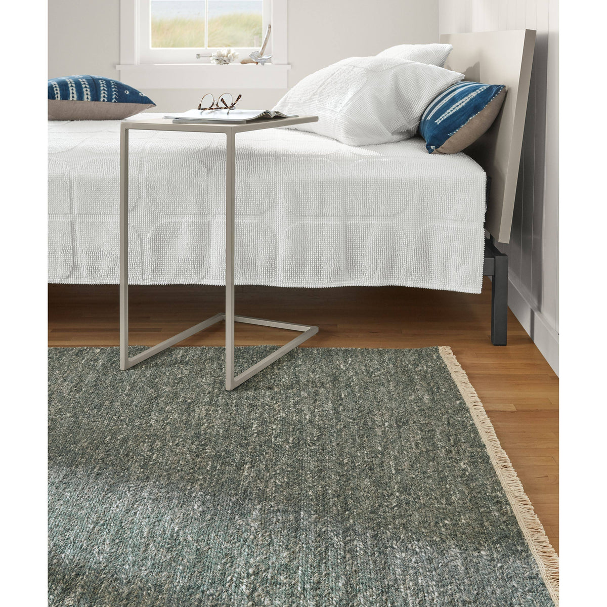 Slim C-Shaped Table L740431