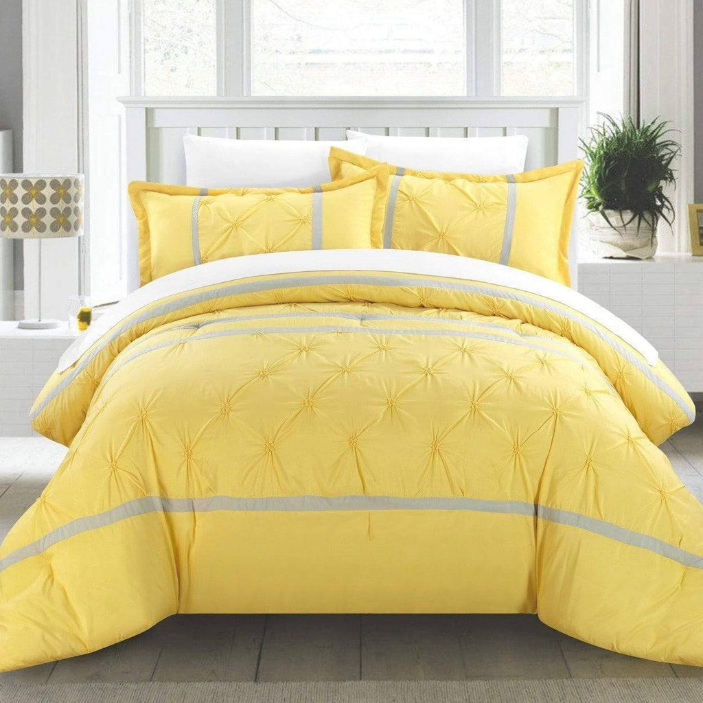 White Queen 3 Piece Pinch Pleat Duvet Cover Set C26038