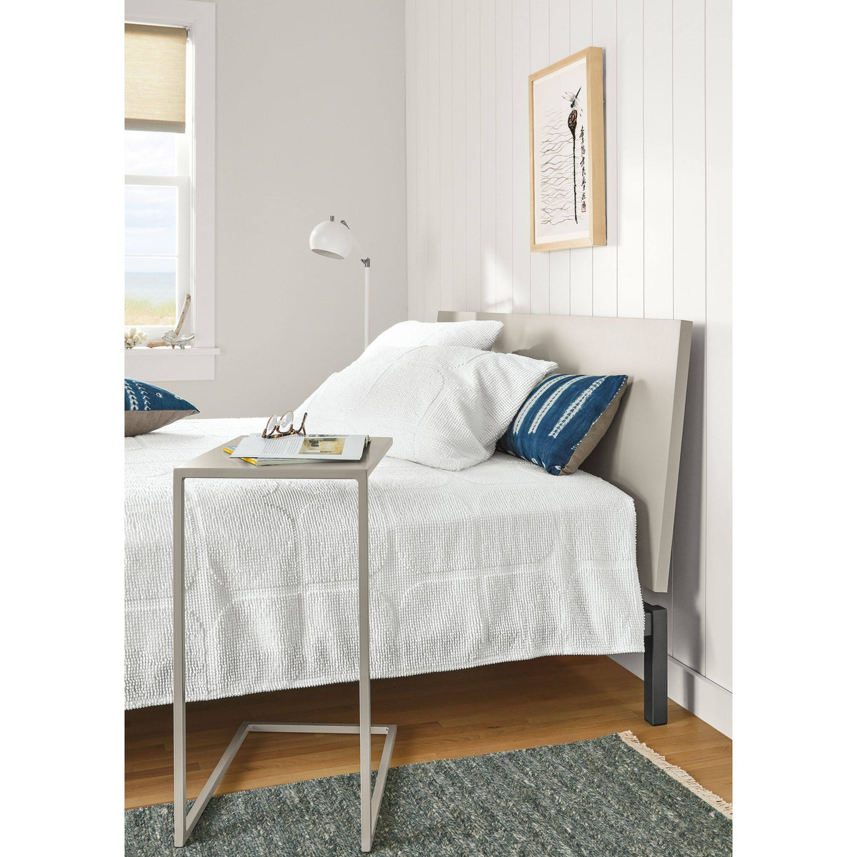 Slim C-Shaped Table L740431