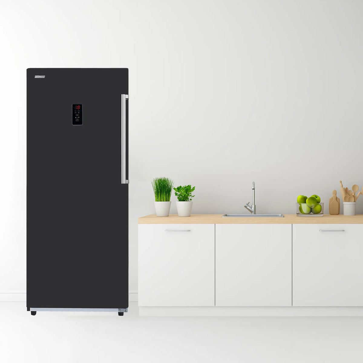 17 cu. ft Convertible Upright Freezer/Refrigerator in Black T3614